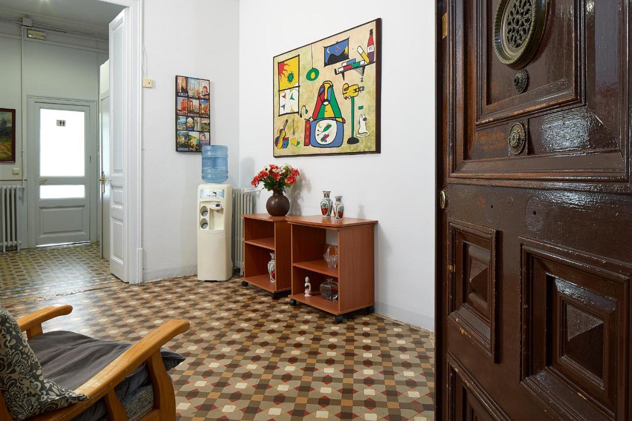 B&B Estudiantes Balmes Barcelona Exterior foto